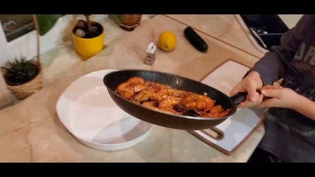 Готовим тигровые креветки, очень вкусный рецепт! Cooking tiger prawns, a delicious recipe! смотреть онлайн