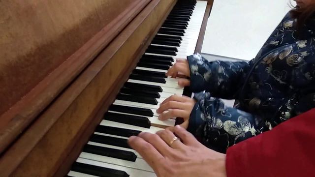 Wuppertal Hbf Klavier Jingle bells 🔔 🎄 Пианино на вокзале. Piano at the train station. смотреть онлайн