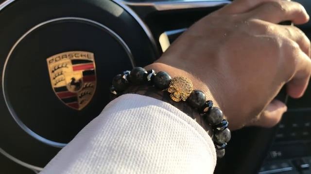 Skull Bracelet With Natural Black Labradorite Beads смотреть онлайн