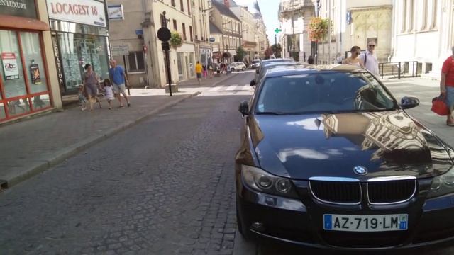 Задница на фасаде французской церкви и другие приколы Буржа