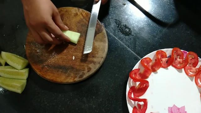 tomato spring kaise banaye| easy tomato rose/ tamatar spring/tamatar ki garnish смотреть онлайн