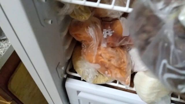 Что в холодильнике у среднестатистического Российского пенсионера или что он кушает. смотреть онлайн