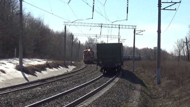 Электровозы ВЛ80С-1463 и ВЛ80С-1505 с грузовыми поездами