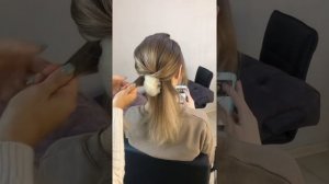 Низкий пучок на прямых волосах
