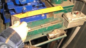 из сверлильного   фрезерный станок ,  очень просто !