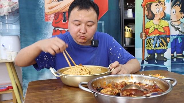 5斤牛肉，阿强做牛肉打卤面，鲜香入味，大口吸面太过瘾【cram阿强】 смотреть онлайн