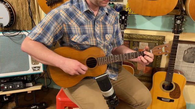 1950s Harmony baritone ukulele смотреть онлайн
