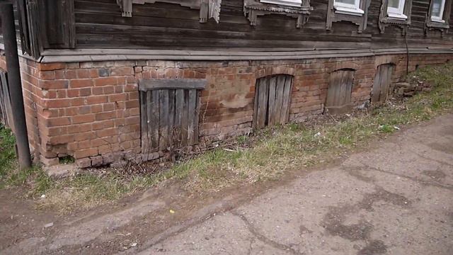 Засыпанный дом. Сарапул, ул. Раскольникова, 122 смотреть онлайн