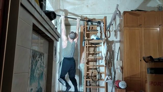 Челлендж. Подтягивания за одну минуту любым способом. 36 раз в 57 лет. смотреть онлайн