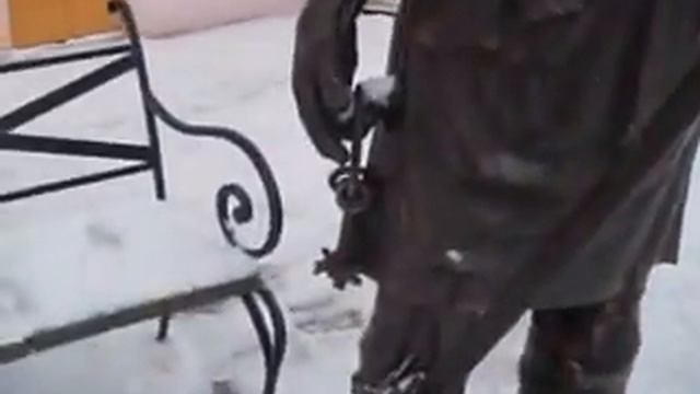Памятник посвящён первому дворнику 37 видео . смотреть онлайн