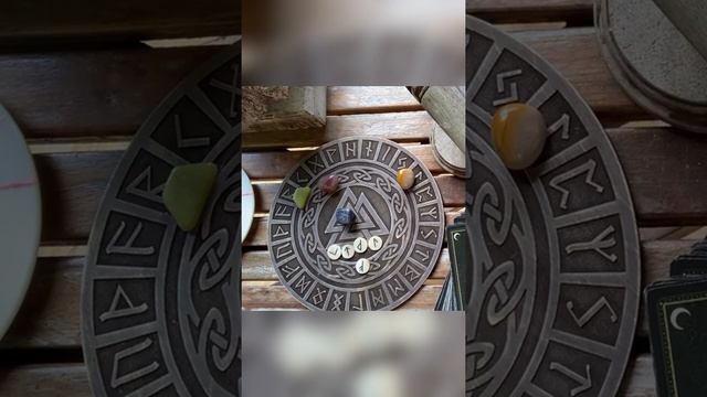 ГАДАНИЕ НА РУНАХ? ЧТО МЕШАЕТ ДЕНЬГАМ ПРИХОДИТЬ В МОЮ ЖИЗНЬ? смотреть онлайн