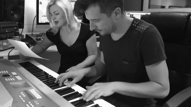 Sianna - Merit Mai Mult (Live Studio Session) смотреть онлайн