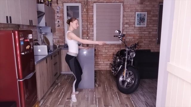 Хореография для фигуристов/занятия в карантин 2020/ Урок 2 Plie смотреть онлайн