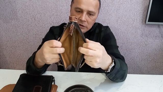 Кожанная сумочка через плечо, сшита на машинке. смотреть онлайн