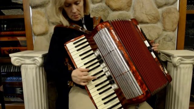 2930 - Red Hohner Tango IIIM Piano Accordion LMM 41 120 $1199 смотреть онлайн