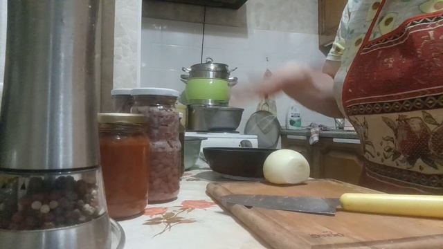готовлю суп ЯХНИ, салат Восточный,курицу Тапакац и вегетарианские Толма с фасолью смотреть онлайн