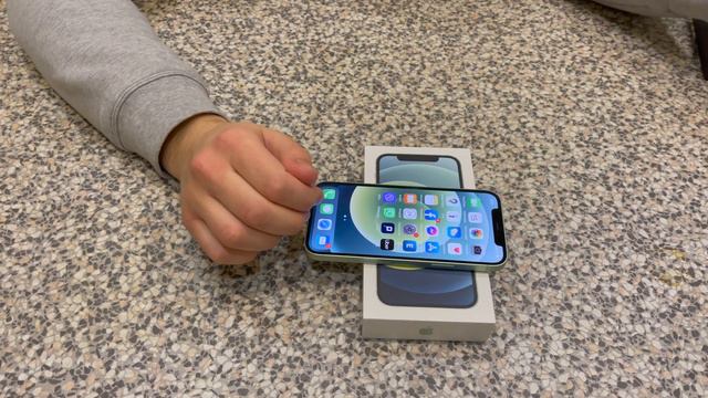 Стоит ли покупать iPhone 12 в 2021 году? Распаковка и обзор айфона 12 смотреть онлайн