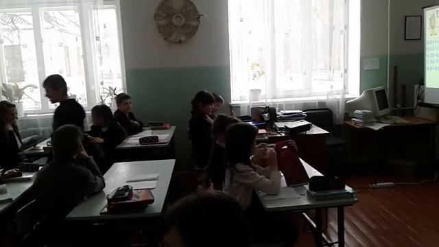 Поздравление девочек с 8 Марта (5 класс) Озёрное смотреть онлайн