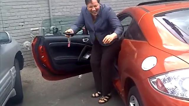 Mayzelle drive's her daughter's car смотреть онлайн