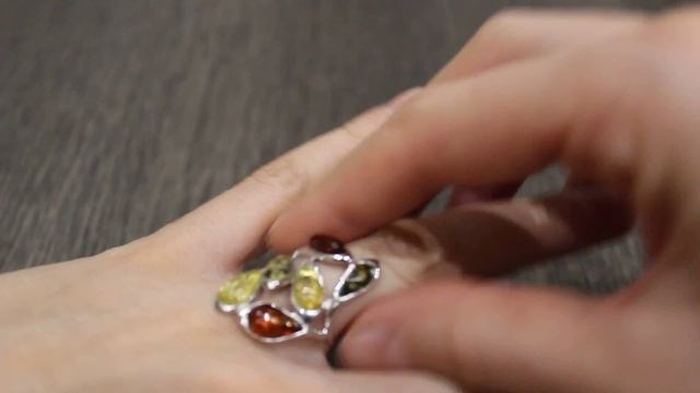 КОЛЬЦО ИЗ СЕРЕБРА С ЯНТАРЕМ смотреть онлайн