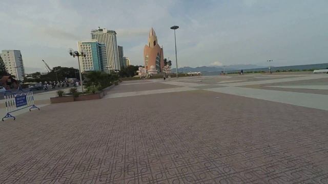 Нячанг Вьетнам прогулка вдоль берега в центре города 2 смотреть онлайн