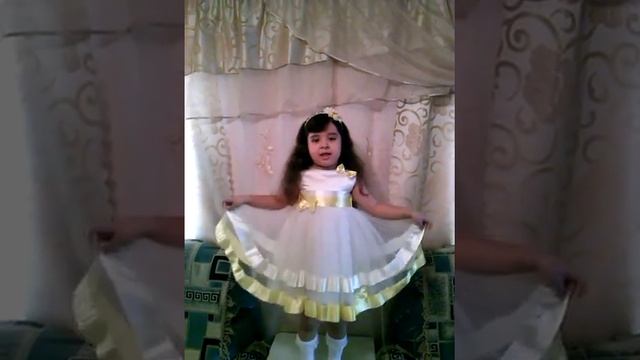 Чакалова Сабрина поёт "Частушки" смотреть онлайн