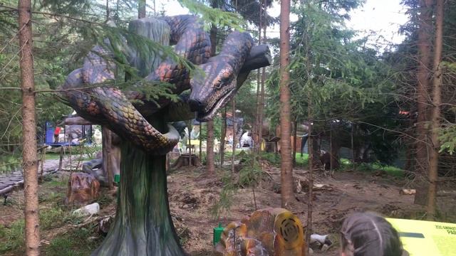 Динопарк. Динозавры, слон, крокодил и множество других зверей... смотреть онлайн