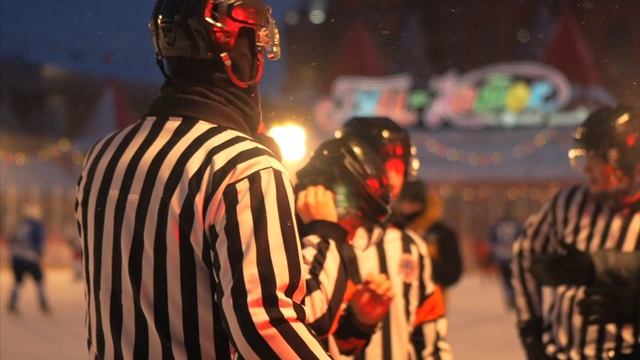 Товарищеский матч на ГУМ-Катке с участием молодых хоккеистов из новых регионов смотреть онлайн