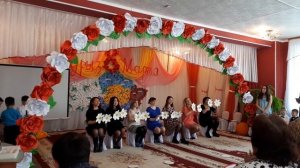 "Хор рук" на празднике 8 марта "Путешествие в страну Роз" в детском саду.