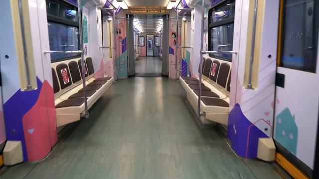 В метро поехал поезд «Хвосты и лапки» смотреть онлайн