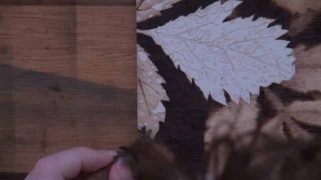 Wood burning - Dewy Leaf creating in and out-of-focus leaves - pyrography tutorial смотреть онлайн