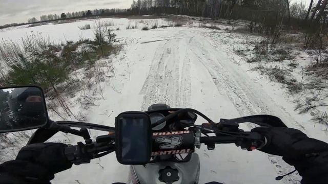ЗИМОЙ НА МОТОЦИКЛЕ! Провалился в прорубь. Заглох посреди дороги. смотреть онлайн