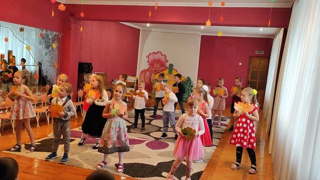 танец с осенними листочками старшая группа смотреть онлайн