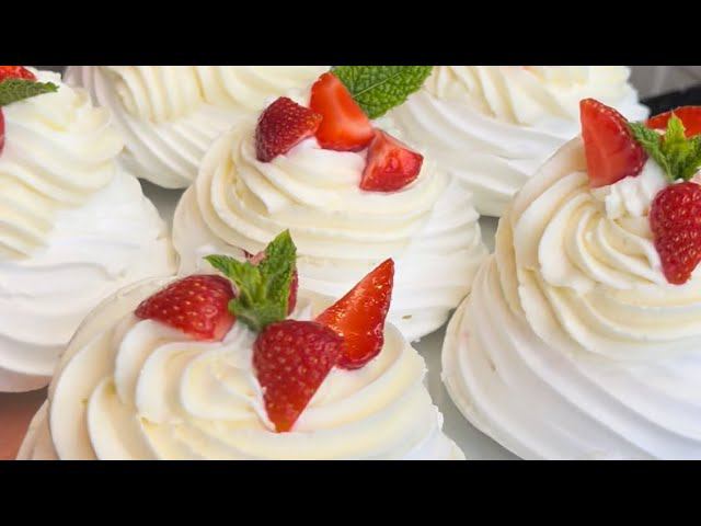 Десерт Анна Павлова на швейцарской меренге