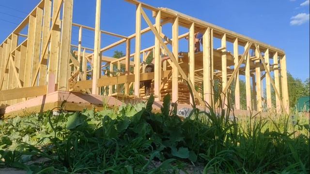 Строительство каркасного дома. Часть 4. Поднятие и установка лаг второго этажа. смотреть онлайн