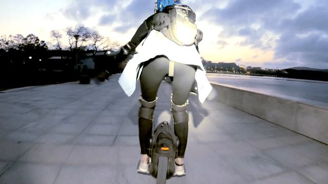 ПОСМОТРИШЬ НА ВЕЧЕРНИЙ ДВФУ.? / ОСТРОВ РУССКИЙ / НА МОНОКОЛЁСАХ смотреть онлайн