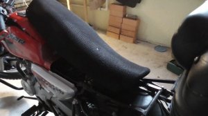 3D сетка и износ кожи сидения мотоцикла Bajaj Boxer.