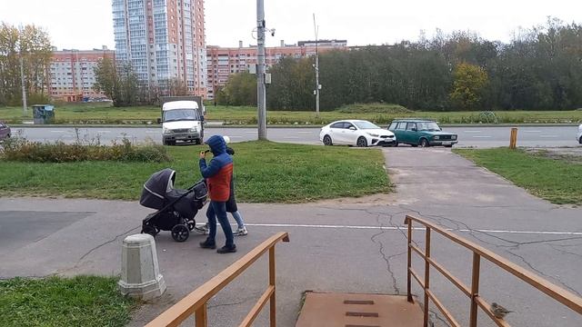 Съёмка пешеходного трафика , время 13:00 дня. смотреть онлайн