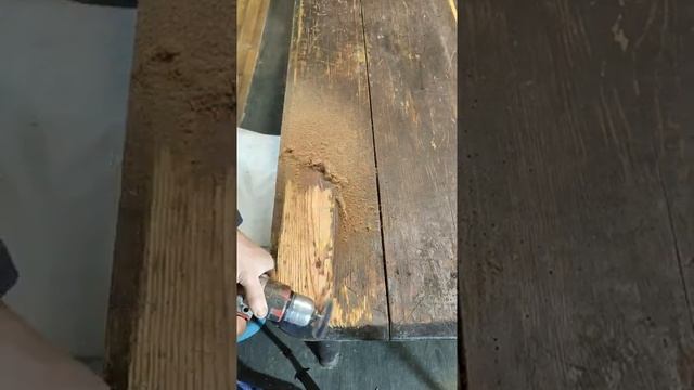 Как снять с мебели старую краску ?) #shorts смотреть онлайн
