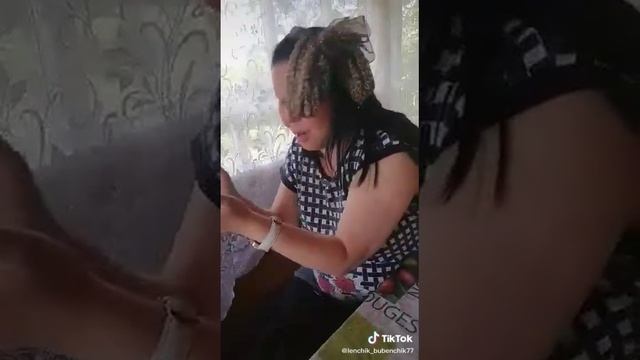 А потому что ,Я, звездаааа!!!