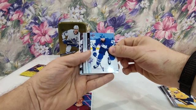 Бокс-брейк #8 2020-21 Upper Deck Hockey Series 2 Tin box Часть #1 смотреть онлайн
