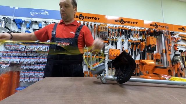 Как не разбирая шпулю заправить леску в катушку триммера RedVerg смотреть онлайн