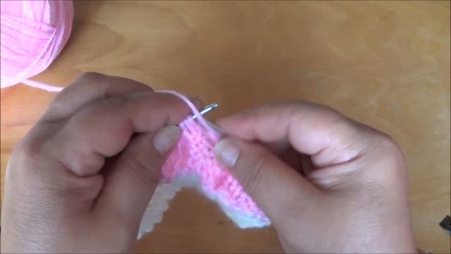 Розовый комбинезон спицами. Часть 1- вяжем штанины смотреть онлайн