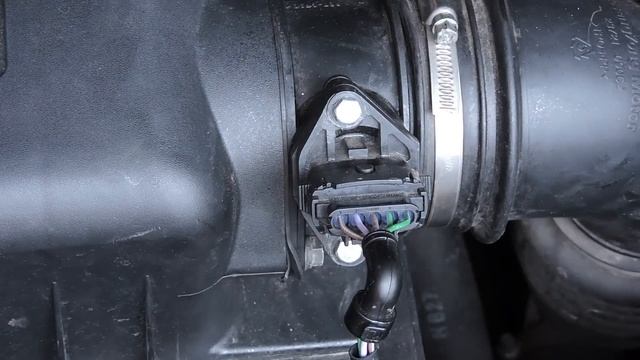 Как почистить и проверить датчик воздуха на SsangYong Kyron. ДМРВ кайрон.