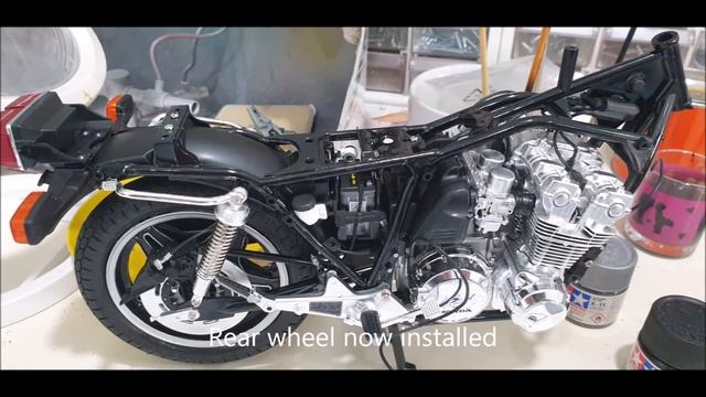 Tamiya 1:6 Scale Honda 1981 CB750F смотреть онлайн