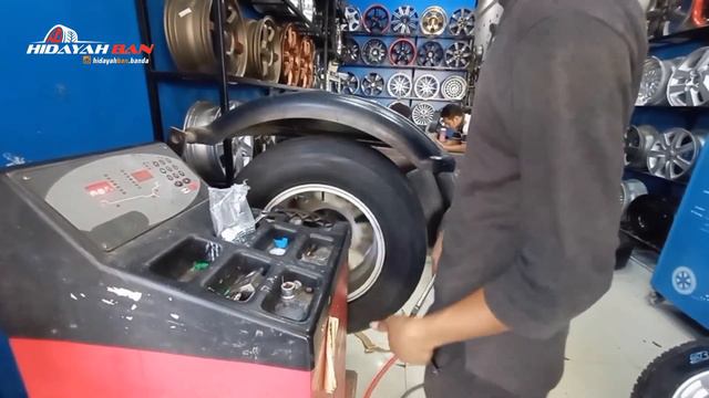 #banmurahbandaaceh GANTI BAN BRIDGESTONE 215/70/ R15 A/T DI MOBIL INI COCOK LOH | HIDAYAH BAN смотреть онлайн