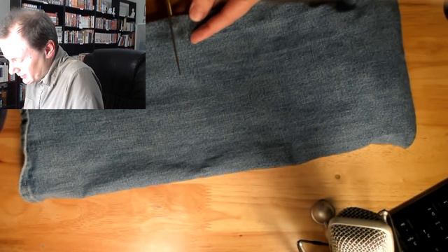 Workshop Wednesday: Making a dice bag out of jeans смотреть онлайн