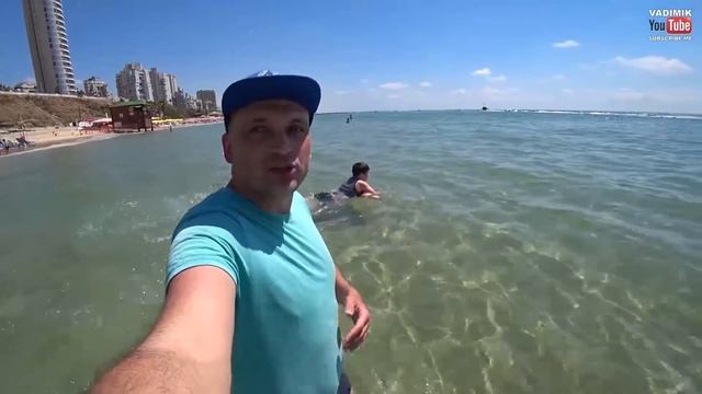 Отдыхаем на «Каменном» пляже Бат Яма. Море спокойное, спасибо волнорезу смотреть онлайн