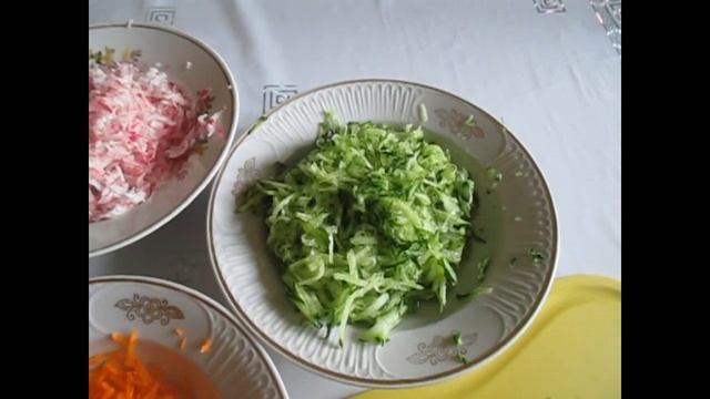 Окрошка на кефире и минералке. Лёгкая, освежающая и очень вкусная! смотреть онлайн