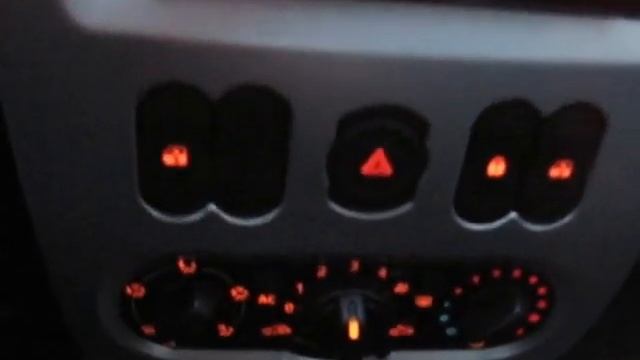 Кнопки на панели Renault Sandero Stepway 1.6 смотреть онлайн